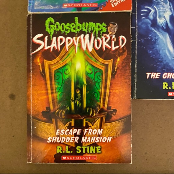Goosebumps bundle of 3 books - Picture 7 of 8